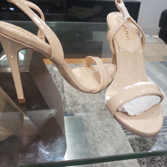 Heels - Picture 3 of 3